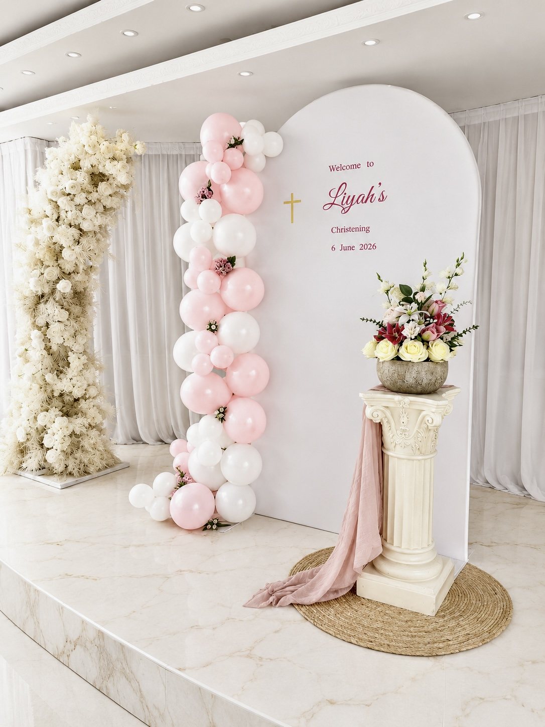 Backdrop met ballonnenslinger voor een doop